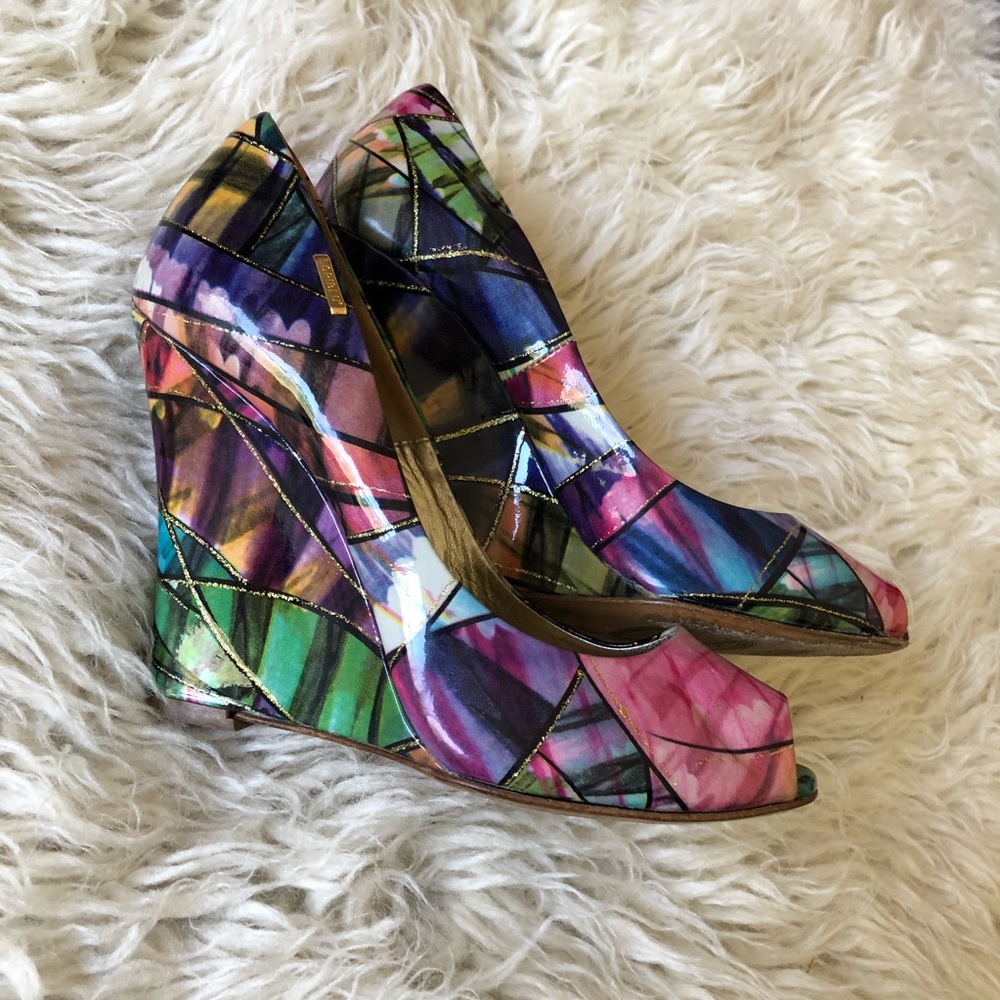 Peep toe wedged shoes